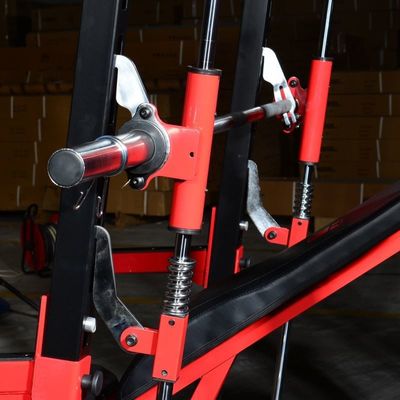 L'équipement de la machine Smith pour hommes est le complément idéal à votre routine d'entraînement