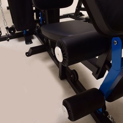 Machine d'exercice de force polyvalente personnalisable pour le gymnase à domicile en design gris clair